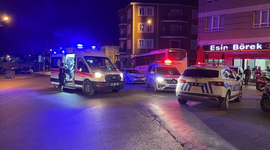 Eskişehir'de motosikletin hafif ticari araç ve polis motosikletine çarpması sonucu 4 kişi yaralandı