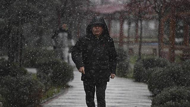 Rüzgar, batıdan doğuya seyir ediyor... Bazı illerde sıcaklık az da olsa yükselirken bazı illerde ise düşecek