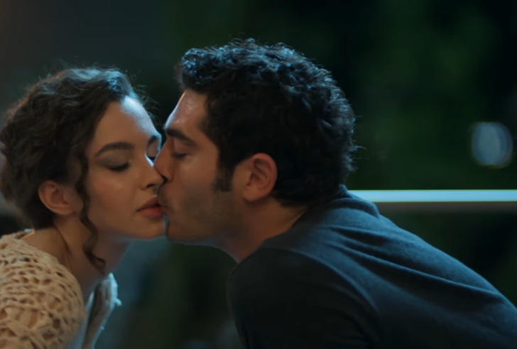 Yaş farkı tepki çekmişti! Su Burcu Yazgı ve Burak Deniz'in Bir Gece Masalı'nda öpüşmesi olay oldu!  G2