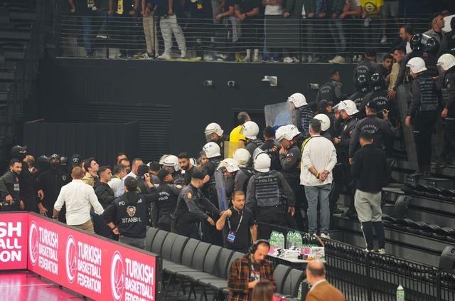 FIBA Kadınlar Süper Kupa maçında ortalık karıştı! Fenerbahçe - Beşiktaş derbisi ertelendi! 640xauto