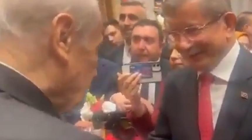Devlet Bahçeli ile Ahmet Davutoğlu arasında gündem olan diyalog! 'Bu dönemde birikiminize çok önemli ihtiyaç var'