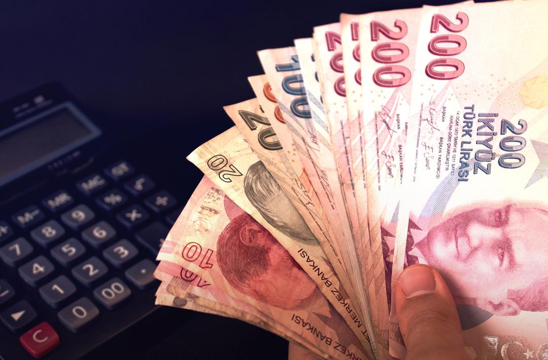 Asgari &uuml;cret zammında rakam y&uuml;kseldi! Kalem kalem hesapladı... 22 bin TL sınırı aşıldı, emekli aylığında ise masadaki oran can sıktı