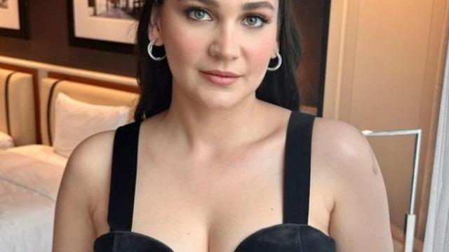 Gönül Dağı'nın Dilek'i Gülsim Ali süper minisiyle peş peşe poz verdi! Yorumları dâhi kapattı! 'Giyinmeyi unutmuş'