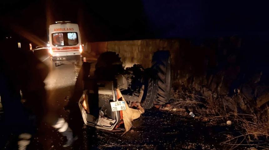 Sivas'ta taksi ile traktörün çarpıştığı kazada 1 kişi öldü, 1 kişi yaralandı