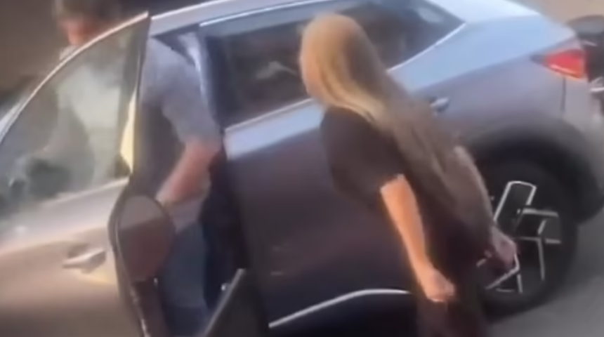 Belediyeye ait resmi araçta sevgilisiyle yakınlaşırken karısına yakalandı! İhanetin bedenini ağır ödedi... Devlet memuru işinden kovuldu 