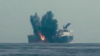 İngiliz petrol tankerine bomba yüklü tekneyle saldırdılar! O anlar kamerada… 