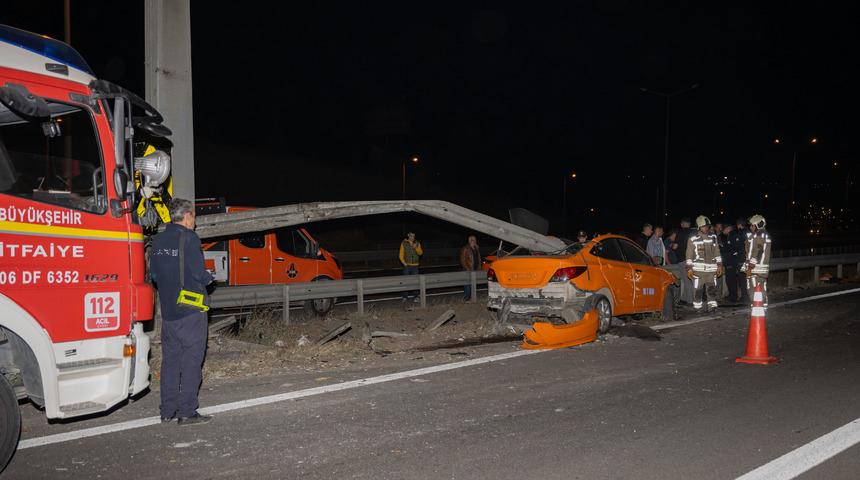 Ankara'da bariyere çarpan taksinin şoförü öldü