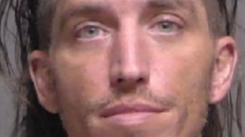 5 çocuğunu dışkı ve idrarla kaplı evde yaşatan babadan skandal savunma! Gören inanamadı: "Sadece biraz kirli" 