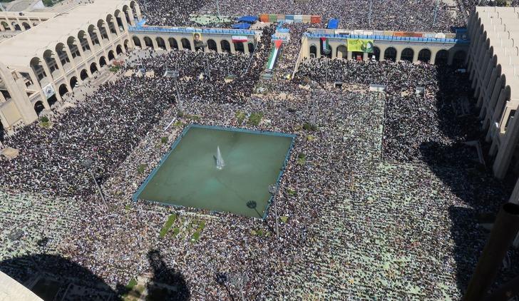 Dünya Hamaney'in bu fotoğrafını konuşuyor: Dikkat çeken tüfek detayı! G2