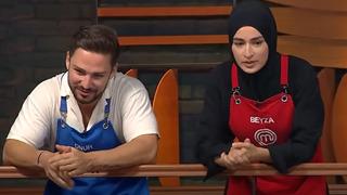 Aşk mı yaşıyorlar? MasterChef Onur'un Beyza'ya yaptığı yorum kafaları karıştırdı! 