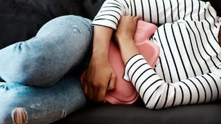 Kucağında patladı, hastanelik oldu! Bunu bilmeyen yanıyor: Sıcak su torbasındaki o detaya dikkat!