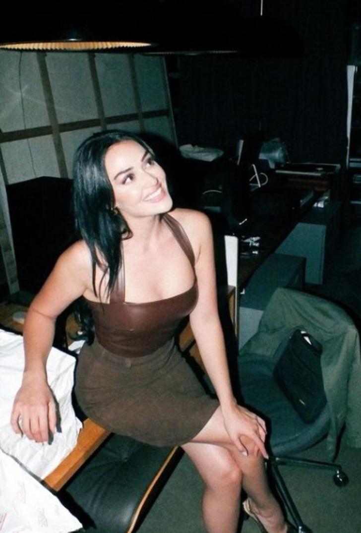 Faruk Sabancı ile aşk yaşıyor... Esra Bilgiç dergi çekimi için kamera karşısına geçti! Cesur pozlarına beğeni yağdı  G4