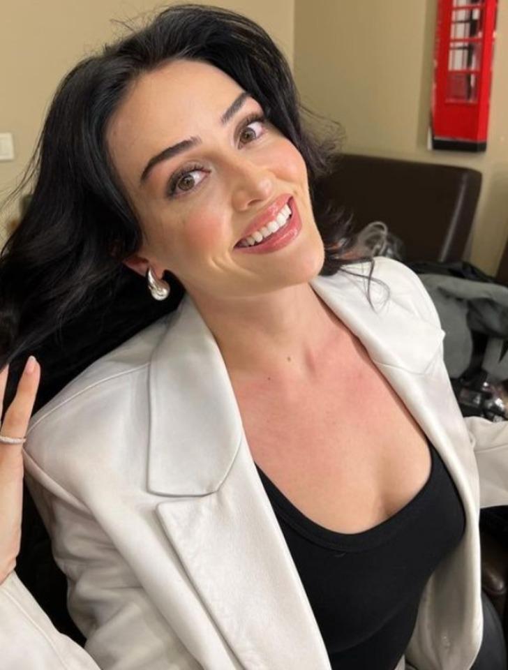 Faruk Sabancı ile aşk yaşıyor... Esra Bilgiç dergi çekimi için kamera karşısına geçti! Cesur pozlarına beğeni yağdı  G5