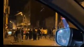 Adana'da sokak kavgası izlemek isteyen kadınlar, silah sesini duyunca çığlık çığlığa kaçtılar