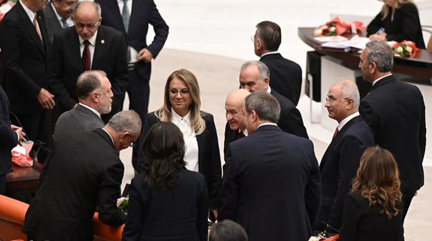 Bahçeli'den DEM Partililerle tokalaşma açıklaması: Türkiye partisi olarak gerekeni yaptığımın göstergesidir