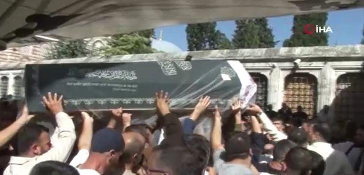 Fatih canisi onu ablasından ayırdı... İkbal Uzuner'in cenazesinde küçük kardeşinin feryadı, Türkiye'yi ağlattı G4