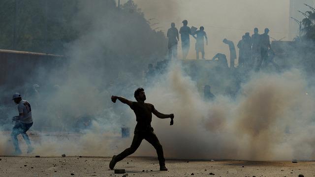 Pakistan'da ortalık karıştı! Polis yetersiz kaldı, ordu sokağa indi
