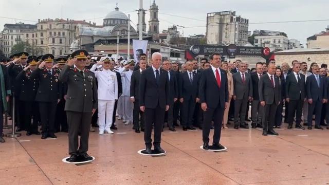 İstanbul'un kurtuluşunun yıl dönümü! Vali Gül ile İmamoğlu çelenk bıraktı, Cumhurbaşkanı Erdoğan mesaj gönderdi