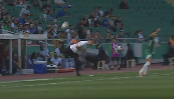 Arda Turan ve tüm stat onu alkışladı! Konyaspor Teknik Direktörü Ali Çamdalı'dan akrep vuruşu... Fatih Terim'i akıllara getirdi! G4