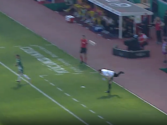 Arda Turan ve tüm stat onu alkışladı! Konyaspor Teknik Direktörü Ali Çamdalı'dan akrep vuruşu... Fatih Terim'i akıllara getirdi!