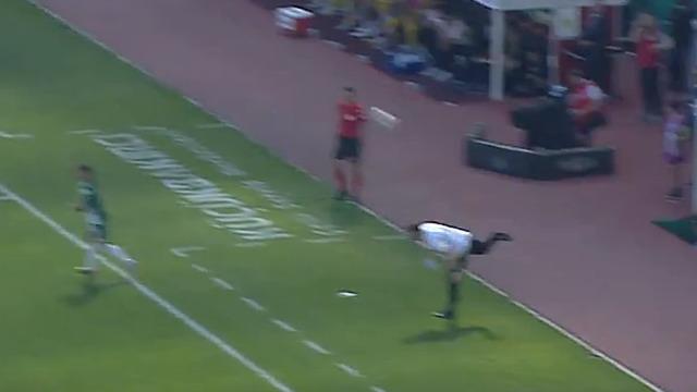 Arda Turan ve tüm stat onu alkışladı! Konyaspor Teknik Direktörü Ali Çamdalı'dan akrep vuruşu... Fatih Terim'i akıllara getirdi!