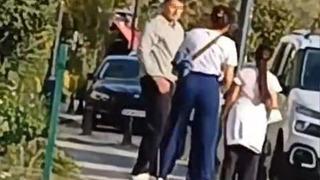 Hakkında uzaklaştırma kararı vardı ancak bu ona engel olamadı... Olaylara şahit olan çocuk çığlık çığlığa ağladı