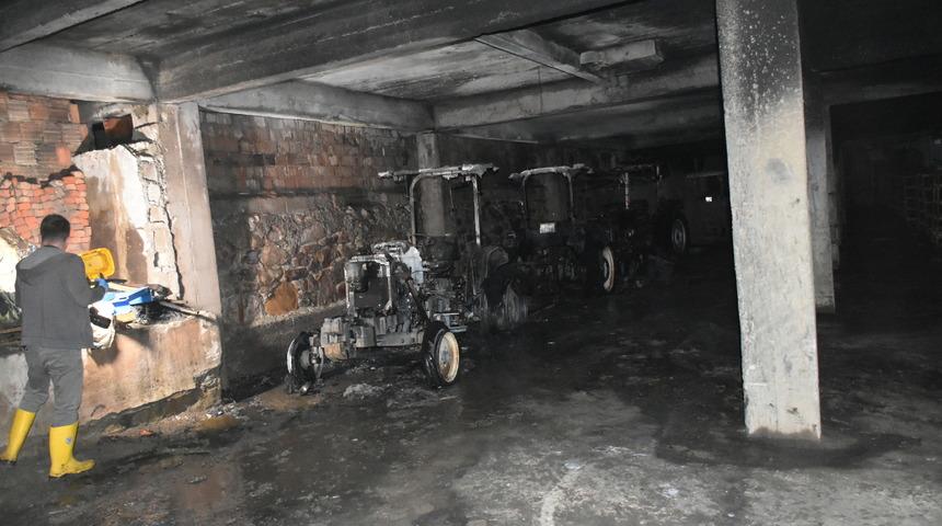 Sinop'ta fabrikada çıkan yangında üç traktör yandı