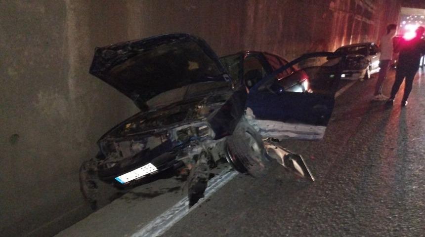 Kocaeli'de iki otomobilin çarpıştığı kazada 4 kişi yaralandı