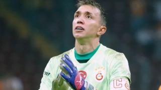 Galatasaray'da bir devrin sonu! Fernando Muslera sezon sonu veda ediyor... Sebebi: Ailevi sorunlar... Yerine gelecek isim şimdiden belli