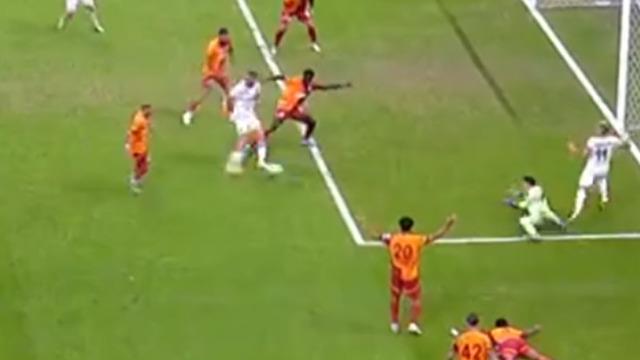 Galatasaray maçında gol kaçıran Alanyasporlu Serdar Dursun'dan Fenerbahçeli taraftara mesaj! Tartışmalı pozisyona da son noktayı koydu