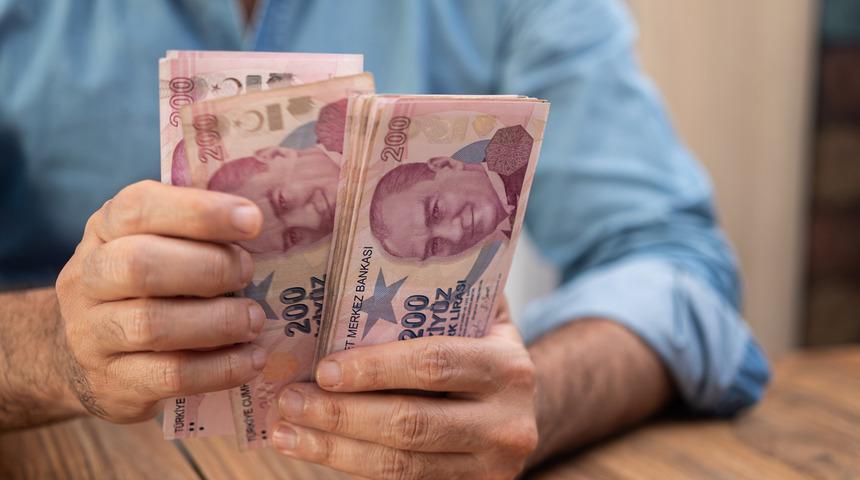 '20 bin TL'yi 1 Ocak'ta 15 bin TL olarak görecekler' Emekli maaşında '1 gün' çıkmazı! 'Ek bir maddeyle, sadece 2024'ü kapsasın diye...'