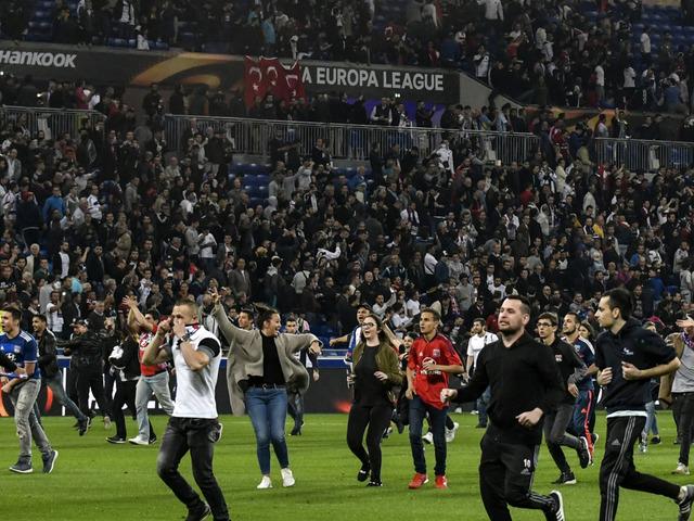 Beşiktaş'a UEFA'dan kötü haber! Lyon maçına Türk taraftarlar alınmayacak