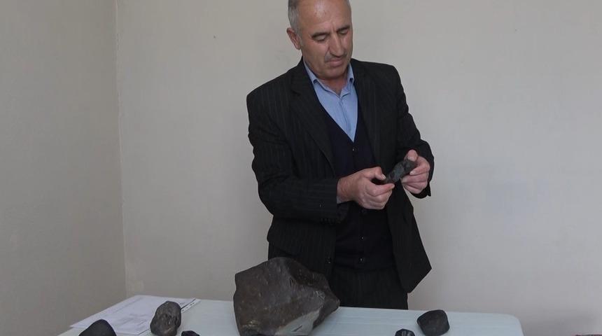 Tarlasında mantar toplarken göktaşı buldu! "Şu an elimizde 40 kilo göktaşı var"