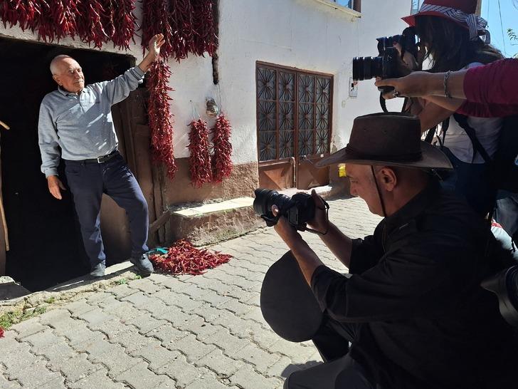 Fotoğraf tutkunları tek bir kare için o köye gitti! Çektikleri biberin özelliği duyanları şaşırttı