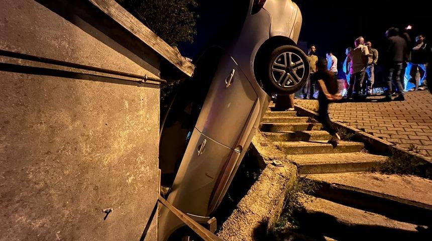 Kocaeli'de freni boşalan otomobil evin duvarına çarptı