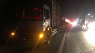 Anadolu Otoyolu'nda kamyonda çıkan yangında yaklaşık 150 tavuk telef oldu