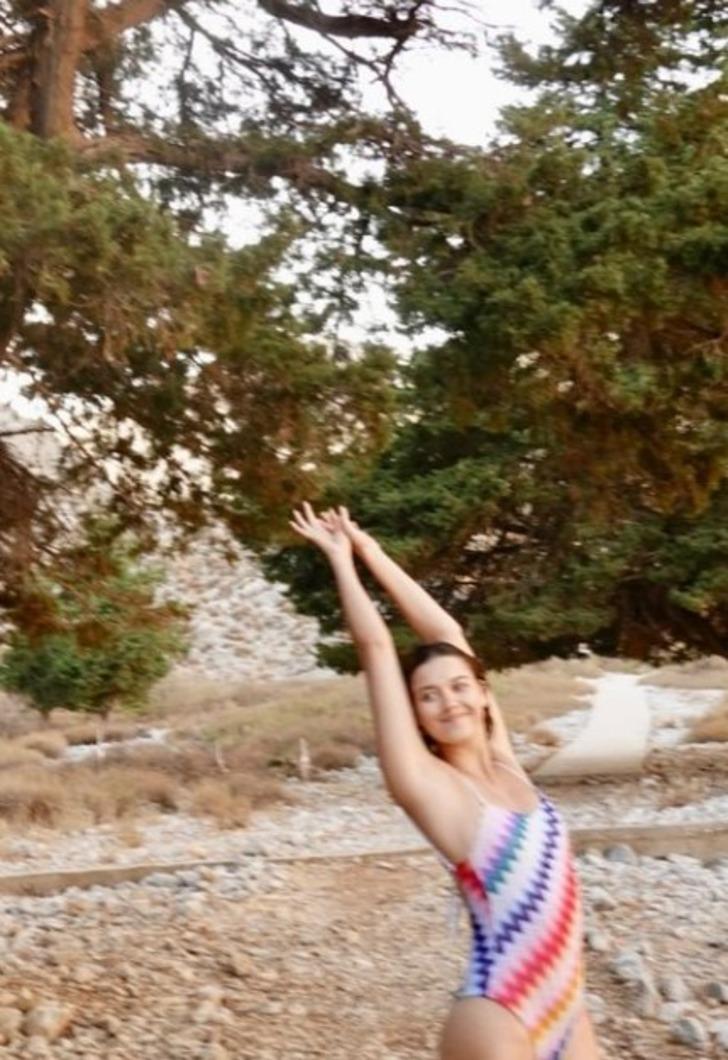 Sezonu böyle kapattı! Yalı Çapkını'nın güzeli Afra Saraçoğlu Symi tatilinden peş peşe paylaştı! Beğeni butonu çöktü  G5