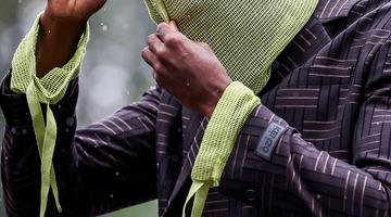 Ibrahima Konate milli takım kampına yüzünü gizleyerek geldi! Giydiği kıyafetle görenleri şaşkına çevirdi