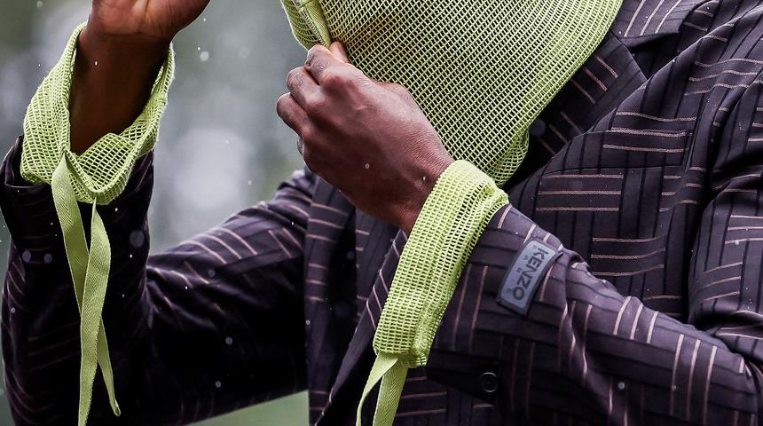 Ibrahima Konate milli takım kampına yüzünü gizleyerek geldi! Giydiği kıyafetle görenleri şaşkına çevirdi