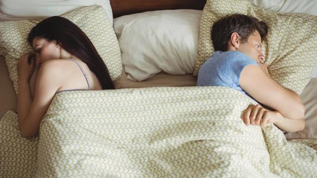 Partnerinize karşı cinsel çekim hissetmiyorsanız bilmeniz gerekenler! Kıvılcımı geri getirmek mümkün mü?