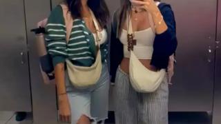 Kıyafetleri uygunsuz bulunan iki kadın yolcunun önce örtünmesi istendi! Ardından ise uçuş atıldılar... Erkek uçuş görevlisi tarafından taciz edildik