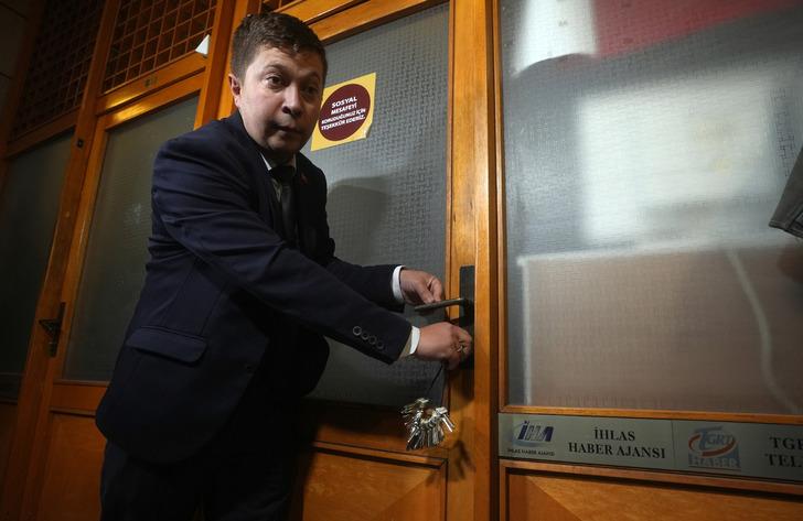 Çalışanlar çıkarıldı, kapılar kilitlendi... Görüntüler dikkat çekti! O toplantı 10 yıl gizli kalacak G1