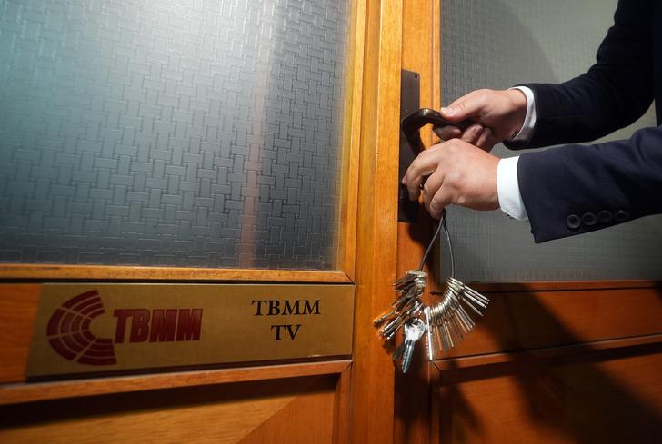 Çalışanlar çıkarıldı, kapılar kilitlendi... Görüntüler dikkat çekti! O toplantı 10 yıl gizli kalacak G2