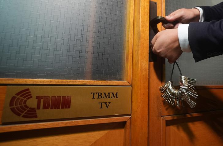 Çalışanlar çıkarıldı, kapılar kilitlendi... Görüntüler dikkat çekti! O toplantı 10 yıl gizli kalacak G3