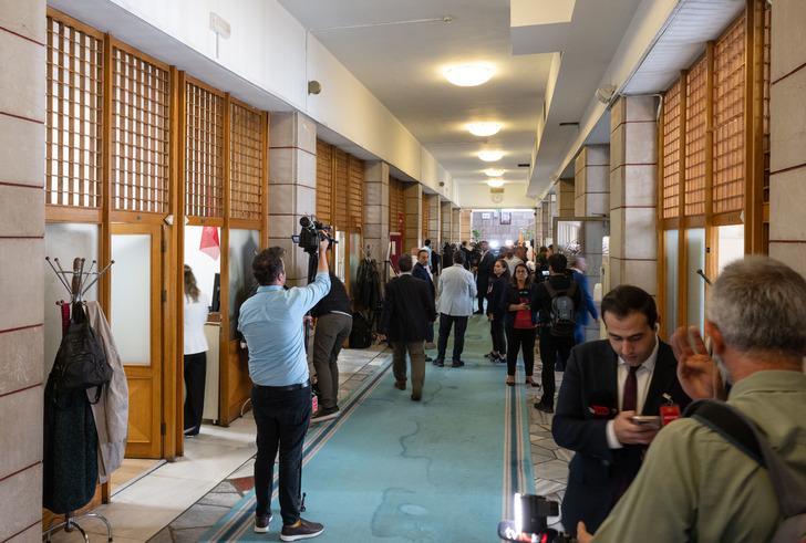 Çalışanlar çıkarıldı, kapılar kilitlendi... Görüntüler dikkat çekti! O toplantı 10 yıl gizli kalacak G5