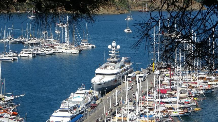 70 metre uzunluğunda... Fethiye'de lüks yata vatandaşlar yoğun ilgi gösterdi!