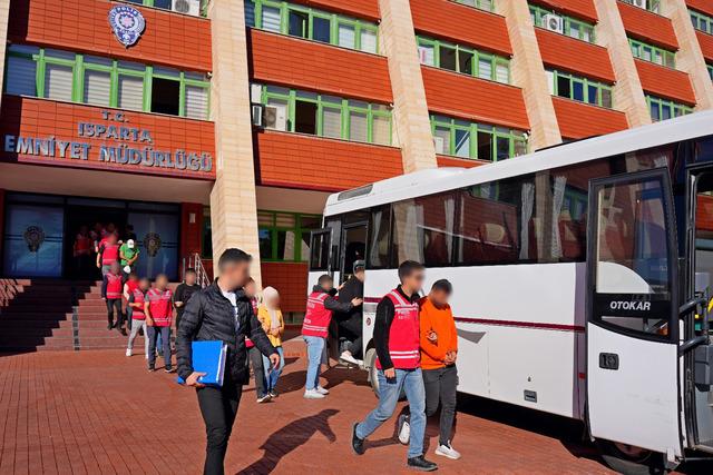 Isparta merkezli telefon dolandırıcılığı operasyonunda 8 kişi tutuklandı