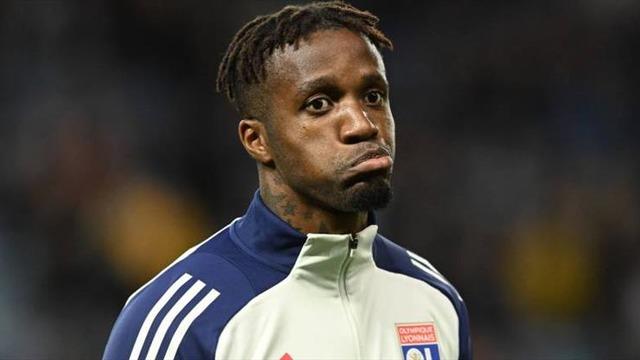 Wilfried Zaha yeni takımında da yapacağını yaptı! Lyon taraftarını çılgına çevirdi... Umrumda mı?
