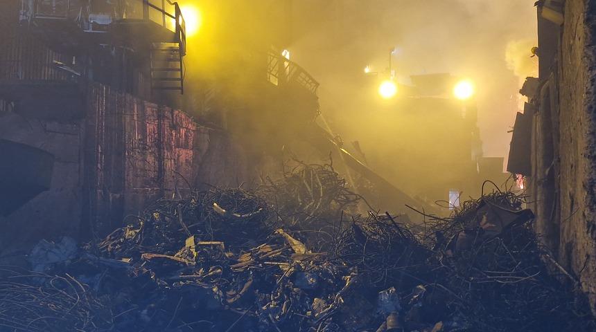 Hatay'da demir çelik fabrikasında çıkan yangın söndürüldü