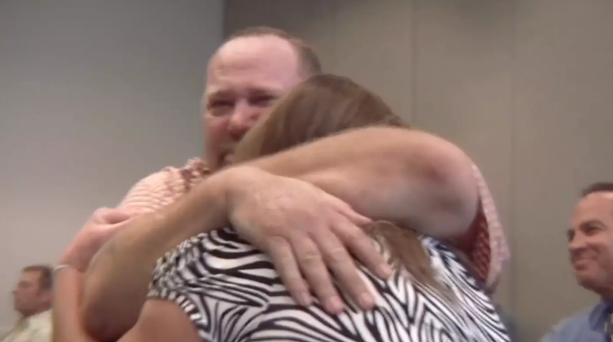 7 yıldır dolabın arkasında duran battaniyenin gerçek değerini öğrenince şaşkınlığını gizleyemedi: 1.5 milyon dolarlık servet 